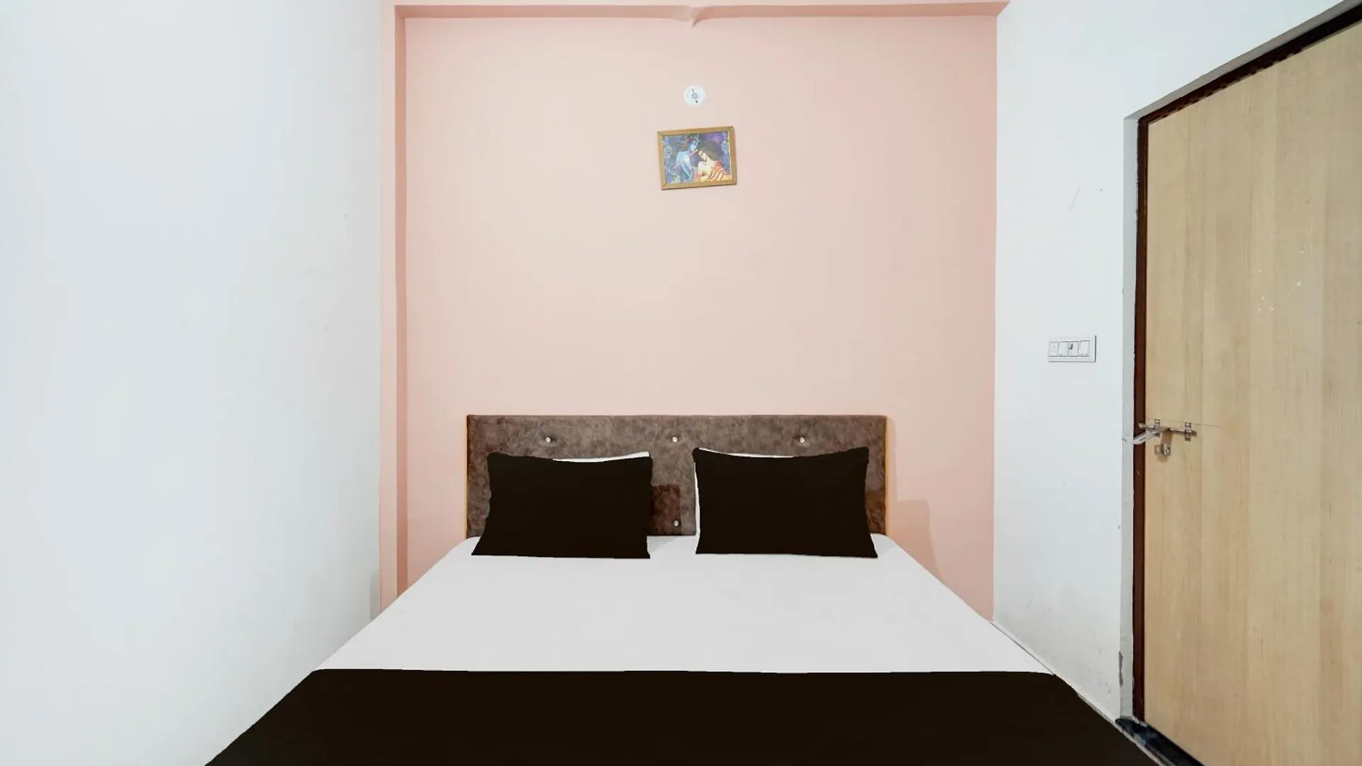 Hotel O Bn Palace & Restaurant Agra