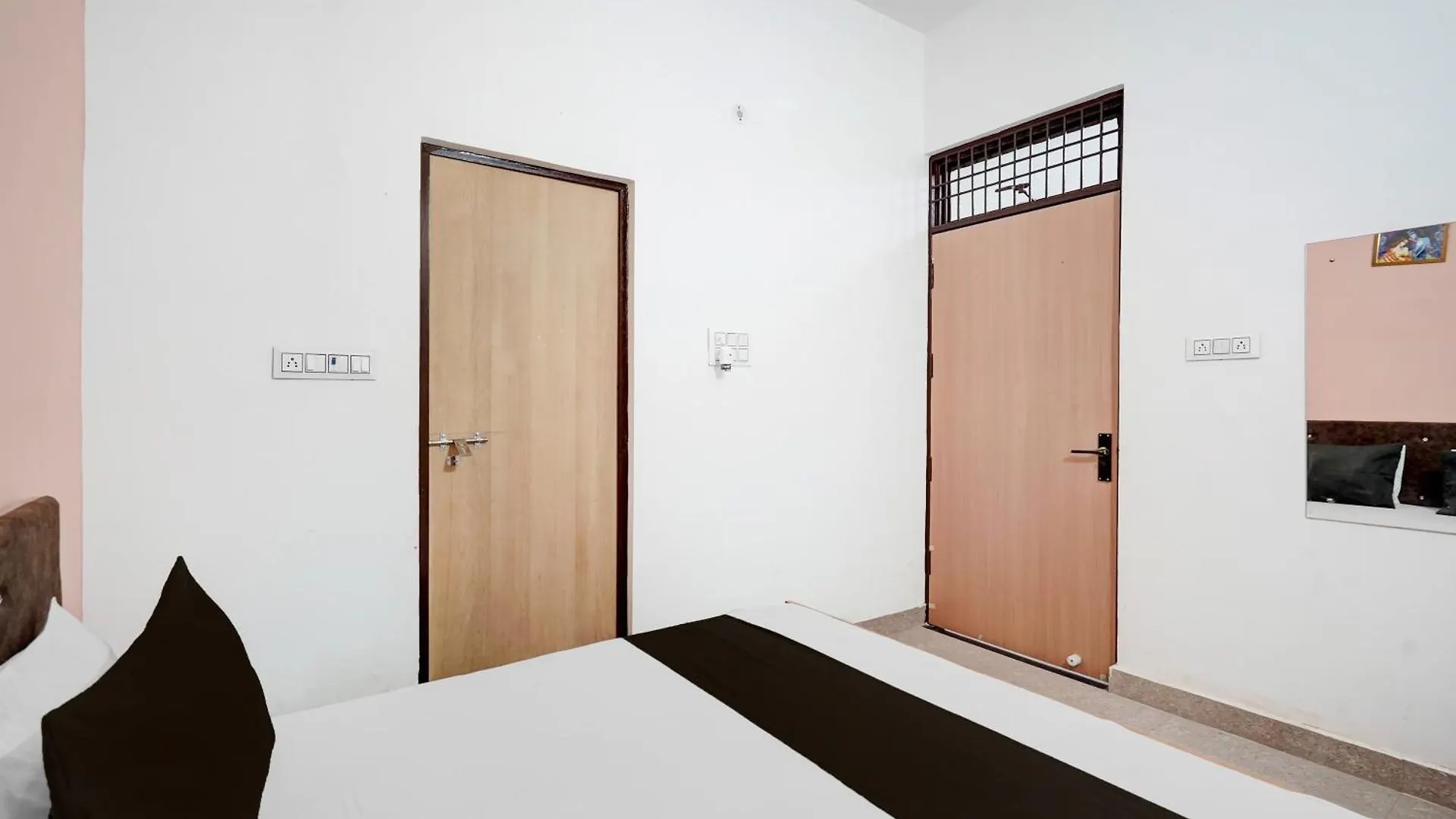 Hotel O Bn Palace & Restaurant Agra  3*, Agra (Uttar Pradesh) India