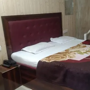 2* ホテル Host Near Taj